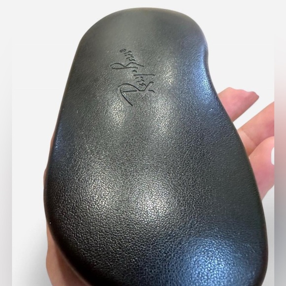 Ray-Ban Black Leather Clamshell Eye Glasses Case Hard Grey Liner 1.5"x6.5" 2.5 C - Picture 3 of 5